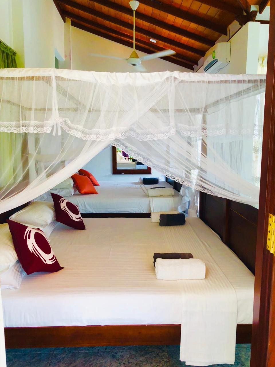 Villa White Hikkaduwa Exterior photo
